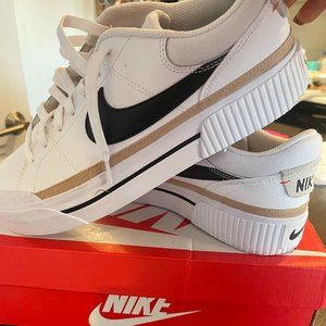 Nike Court Legacy Lift Sneakers